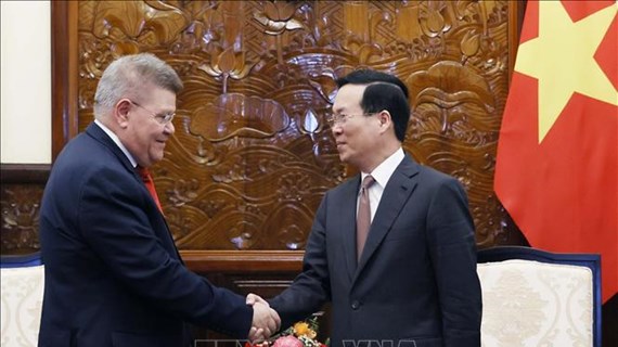 Le président Vo Van Thuong reçoit le secrétaire général de la Fédération syndicale mondiale