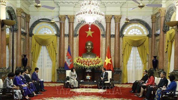 Le président Vo Van Thuong reçoit la présidente de l'Assemblée nationale cambodgienne