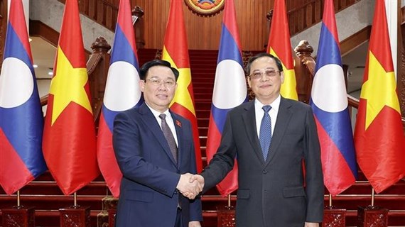 Le président de l'Assemblée nationale vietnamienne rencontre le Premier ministre lao