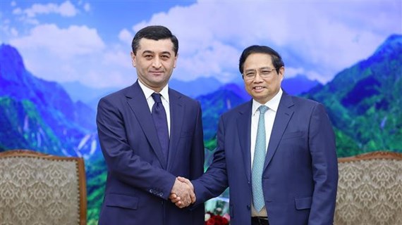 Le PM Pham Minh Chinh reçoit le ministre ouzbek des Affaires étrangères