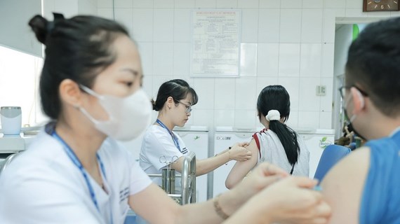 Des millions d'enfants vietnamiens protégés par la vaccination depuis 40 ans, selon des organes de l'ONU