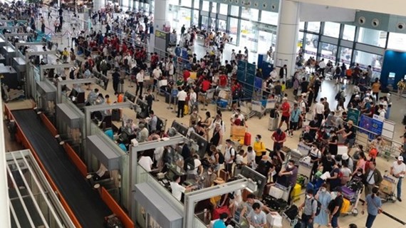 Les aéroports s’apprêtent à vivre le rush des grands départs en vacances