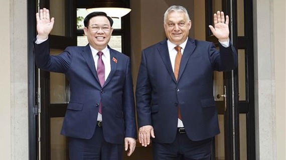 Entrevue entre le président de l'AN vietnamienne et le Premier ministre hongrois