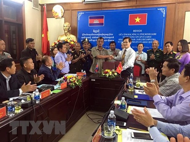 Vietnam et Cambodge proposent de rehausser une porte frontaliere internationale hinh anh 1