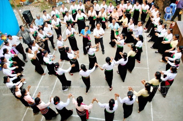 Soumission des dossiers de la danse Xoe des Thai et de l’art de la ceramique des Cham a l’UNESCO hinh anh 1
