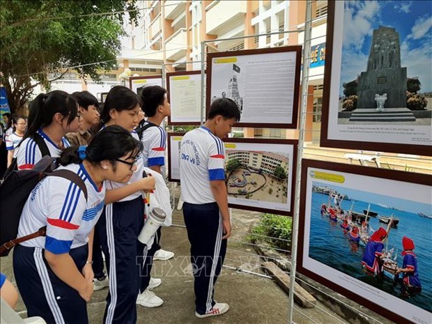 Ouverture de l’exposition sur Hoang Sa et Truong Sa a Long An hinh anh 1