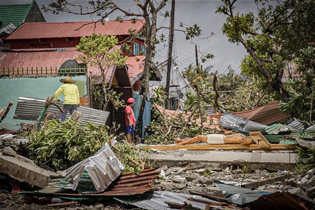 Philippines : quatre morts apres le passage du typhon Vongfong hinh anh 1