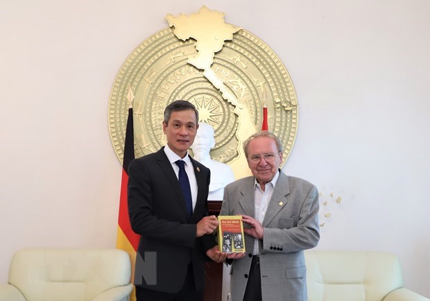Un journaliste allemand presentera un livre sur le President Ho Chi Minh le 2 septembre prochain hinh anh 1