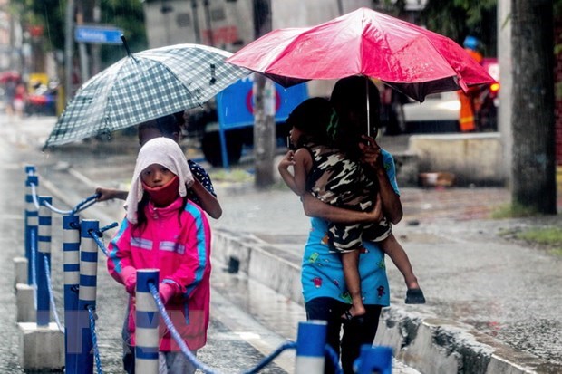 Philippines : le typhon Molave a fait 3 morts et une dizaine de disparus hinh anh 1
