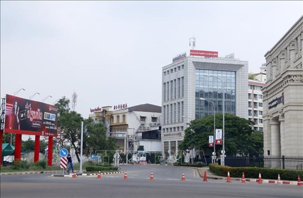 COVID-19 : l’ambassade du Vietnam accorde un soutien optimal aux Vietnamiens du Laos hinh anh 1