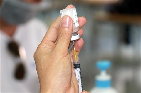COVID-19 : le Vietnam prepare la campagne de rappel de la 3e dose vaccinale hinh anh 2