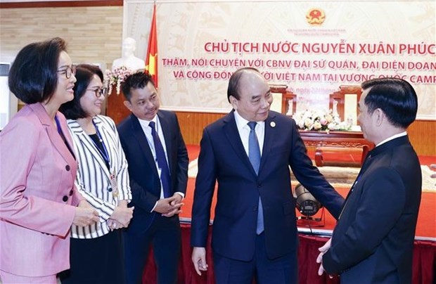 Le president Nguyen Xuan Phuc rencontre la communaute vietnamienne au Cambodge hinh anh 1