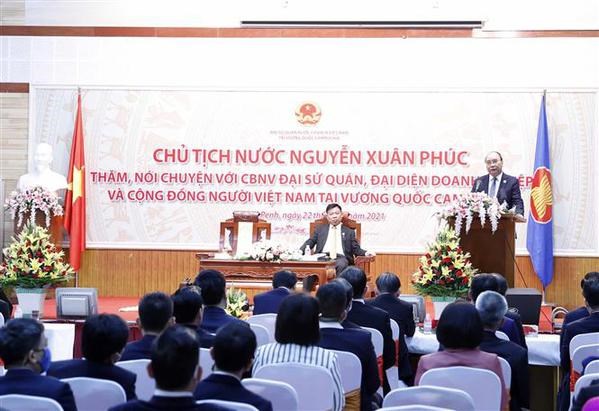 Le president Nguyen Xuan Phuc rencontre la communaute vietnamienne au Cambodge hinh anh 2