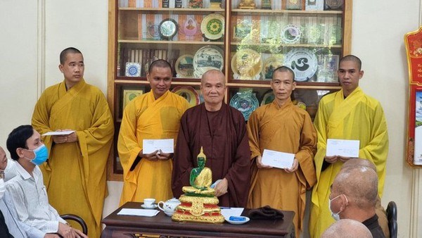 Nomination des bonzes gerants de pagodes dans le district insulaire de Truong Sa hinh anh 1