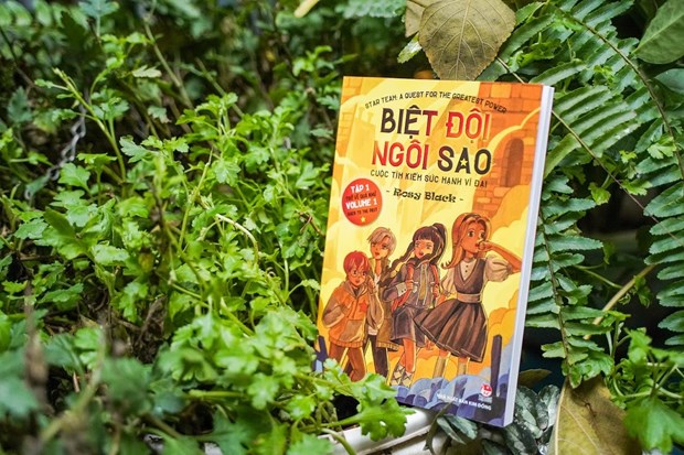 Nguyen Hanh Phuong nommee la plus jeune auteure de fiction anglophone du Vietnam hinh anh 1