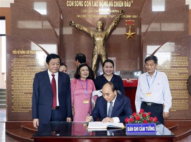 Le president Nguyen Xuan Phuc a la celebration du 110e anniversaire de la naissance de Pham Hung hinh anh 1