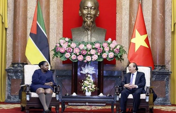 Le president Nguyen Xuan Phuc recoit la presidente de l'Assemblee du Mozambique hinh anh 2
