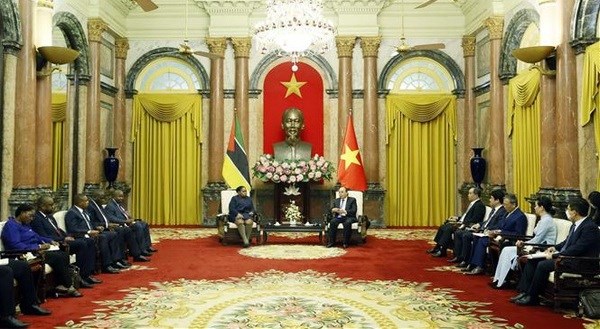 Le president Nguyen Xuan Phuc recoit la presidente de l'Assemblee du Mozambique hinh anh 1