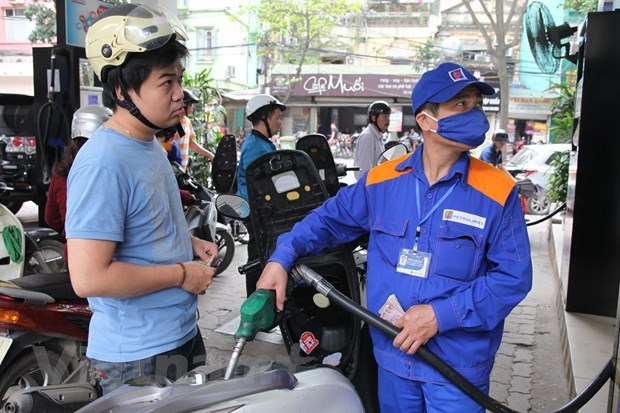Carburant : le prix de l'essence baisse a moins de 25.000 dongs le litre hinh anh 1