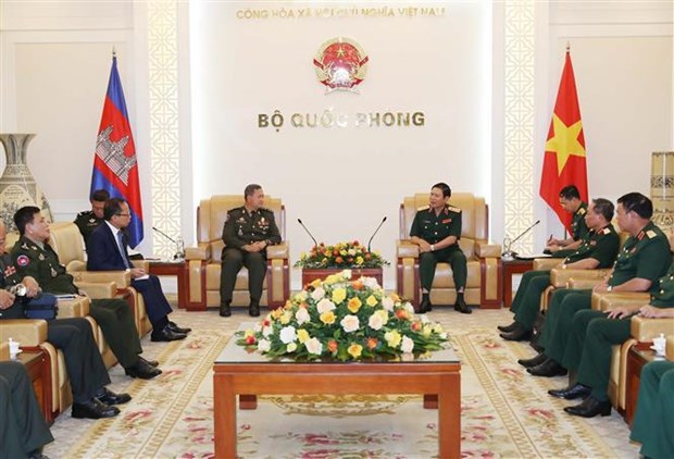 Visite d'une delegation militaire cambodgienne au Vietnam hinh anh 3