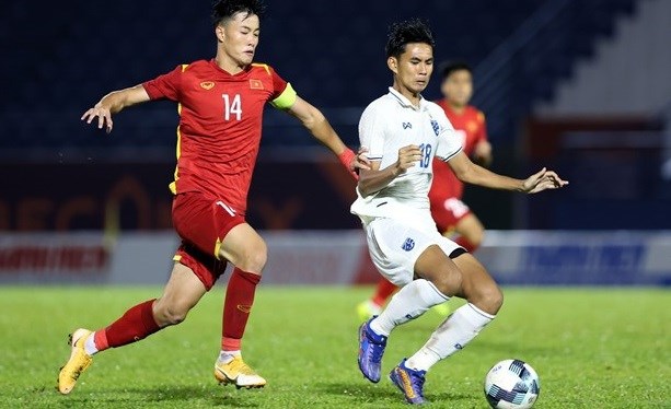 Tournoi international U19: le Vietnam bat la Thailande pour se qualifier en finale hinh anh 1