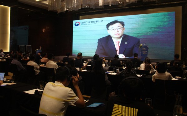 Forum sur la transformation numerique Vietnam-R. de Coree hinh anh 1