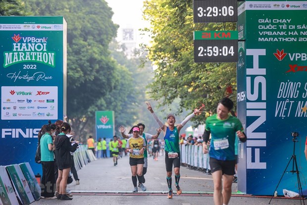 Plus de 10.000 coureurs dans les rues de la capitale pour le VPBank Hanoi Marathon 2022 hinh anh 10