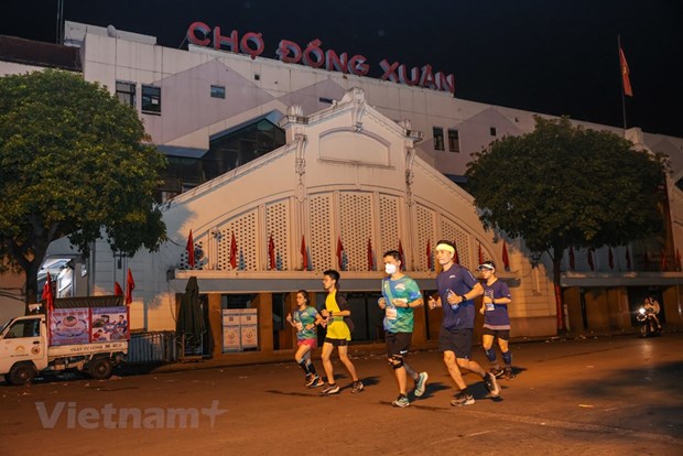 Plus de 10.000 coureurs dans les rues de la capitale pour le VPBank Hanoi Marathon 2022 hinh anh 4