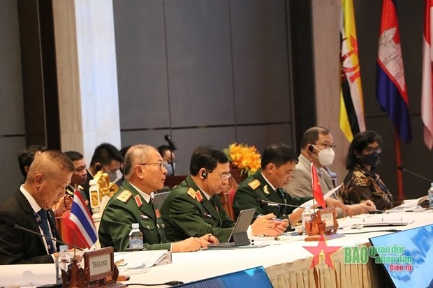 Le Vietnam participe a l’ADMM restreinte et a l’ADMM Plus au Cambodge hinh anh 1