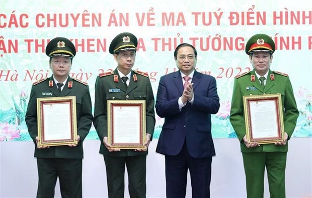 Le Vietnam ne devrait pas devenir un point de transit international de drogue, selon le PM hinh anh 2
