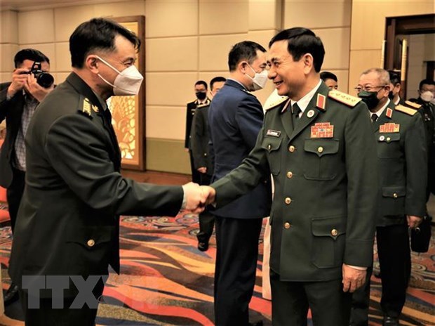 Le ministre vietnamien de la Defense rencontre ses homologues cambodgien et chinois hinh anh 2