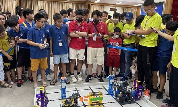 Le concours national de robotique VEX IQ Robotics 2023 sur le depart hinh anh 2