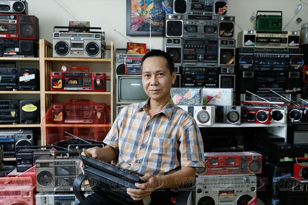 Un collectionneur de plus de 1.500 radios-cassettes hinh anh 1