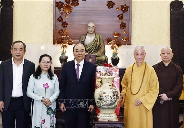 Le president Nguyen Xuan Phuc adresse ses voeux du Tet au venerable Thich Tri Quang hinh anh 2