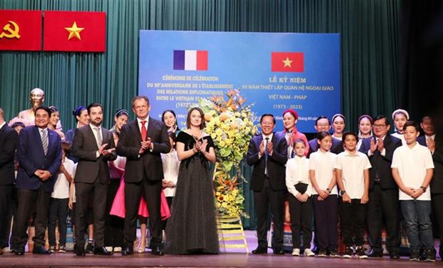 Le 50e anniversaire de relations diplomatiques Vietnam - France celebre a Ho Chi Minh-Ville hinh anh 1