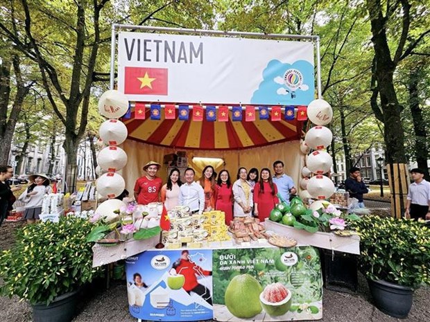 Des specialites vietnamiens presentees au Festival des Ambassades 2023 hinh anh 1