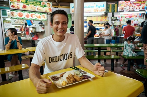 La star culinaire de YouTube, Mark Wiens, revele cinq plats incontournables a Hanoi hinh anh 1