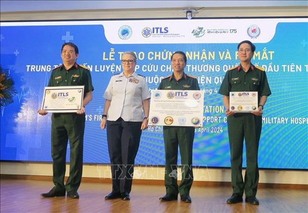 Le premier centre international de formation en reanimation en traumatologie du Vietnam voit le jour hinh anh 1
