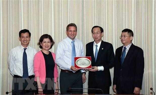 Ho Chi Minh-Ville renforce sa cooperation avec le groupe Intel hinh anh 1