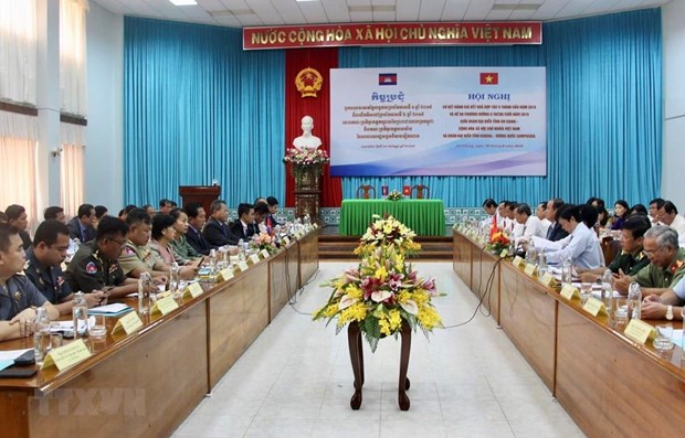 Promotion du commerce frontalier entre la province d'An Giang et celle cambodgienne de Kandal hinh anh 1