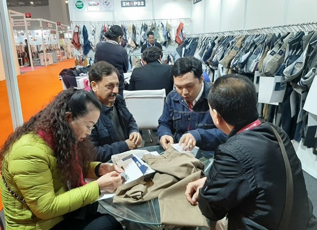 Textile : des entreprises vietnamiennes cherchent de matieres premieres en Inde hinh anh 1