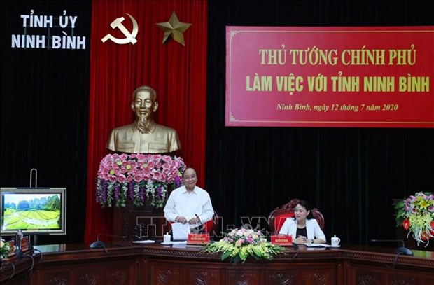 Le Premier ministre Nguyen Xuan Phuc se rend a Ninh Binh hinh anh 1
