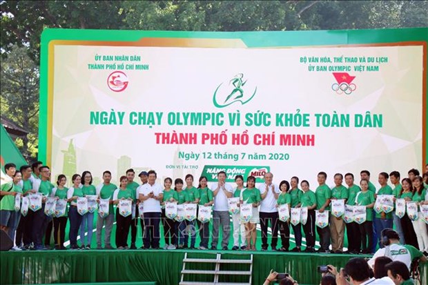 HCM-V: plus de 30.000 personnes a la course de la Journee olympique pour la sante publique hinh anh 1
