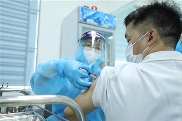 Le Vietnam s'efforce de negocier pour renforcer la couverture vaccinale hinh anh 1