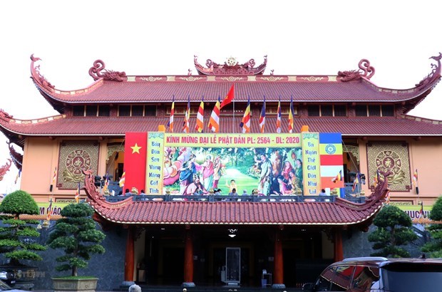 Vesak 2021: la vice-presidente felicite les bouddhistes a Dong Nai et Tra Vinh hinh anh 1