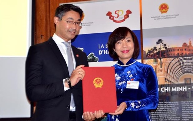 Ceremonie de nomination officielle du premier Consul honoraire du Vietnam en Suisse hinh anh 1