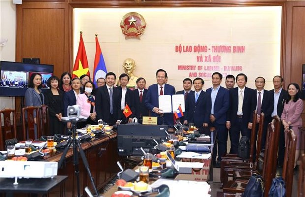 Vietnam-Laos renforcent leur cooperation dans le domaine du travail et du bien-etre social ​ hinh anh 2