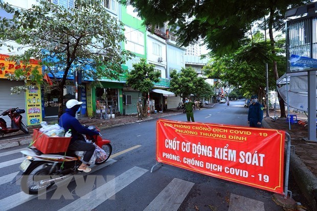 Hanoi examine la suspension de certains services non essentiels hinh anh 1