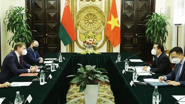 Le Vietnam souhaite renforcer la cooperation multiforme avec la Bielorussie hinh anh 2