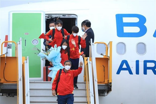 Les footballeuses vietnamiennes rentrent au pays apres un parcours historique hinh anh 1